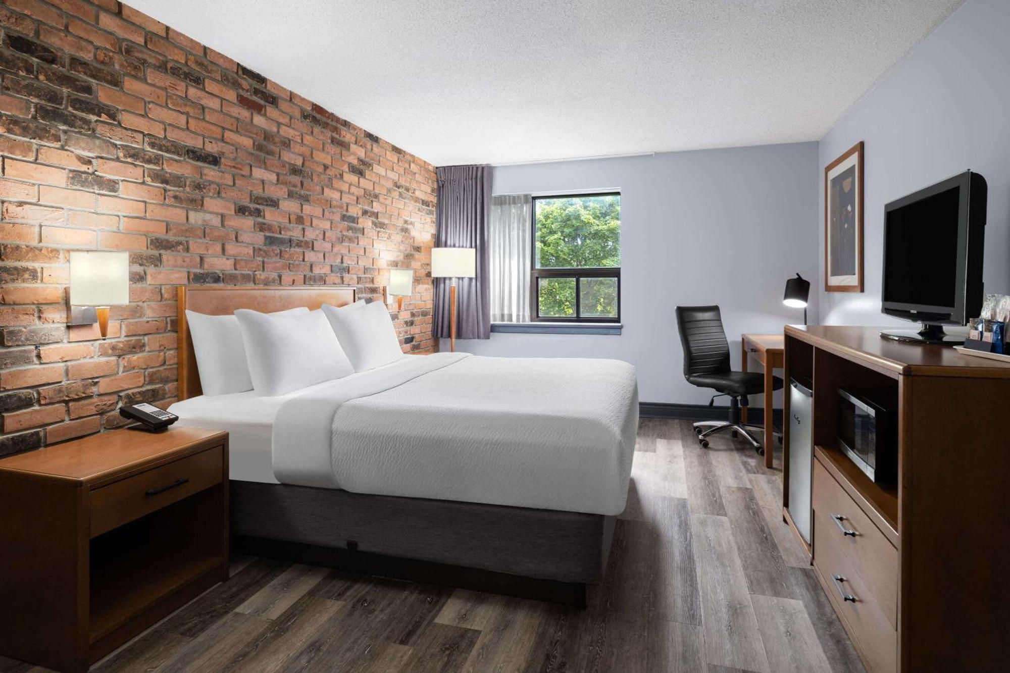 Travelodge By Wyndham باري المظهر الخارجي الصورة